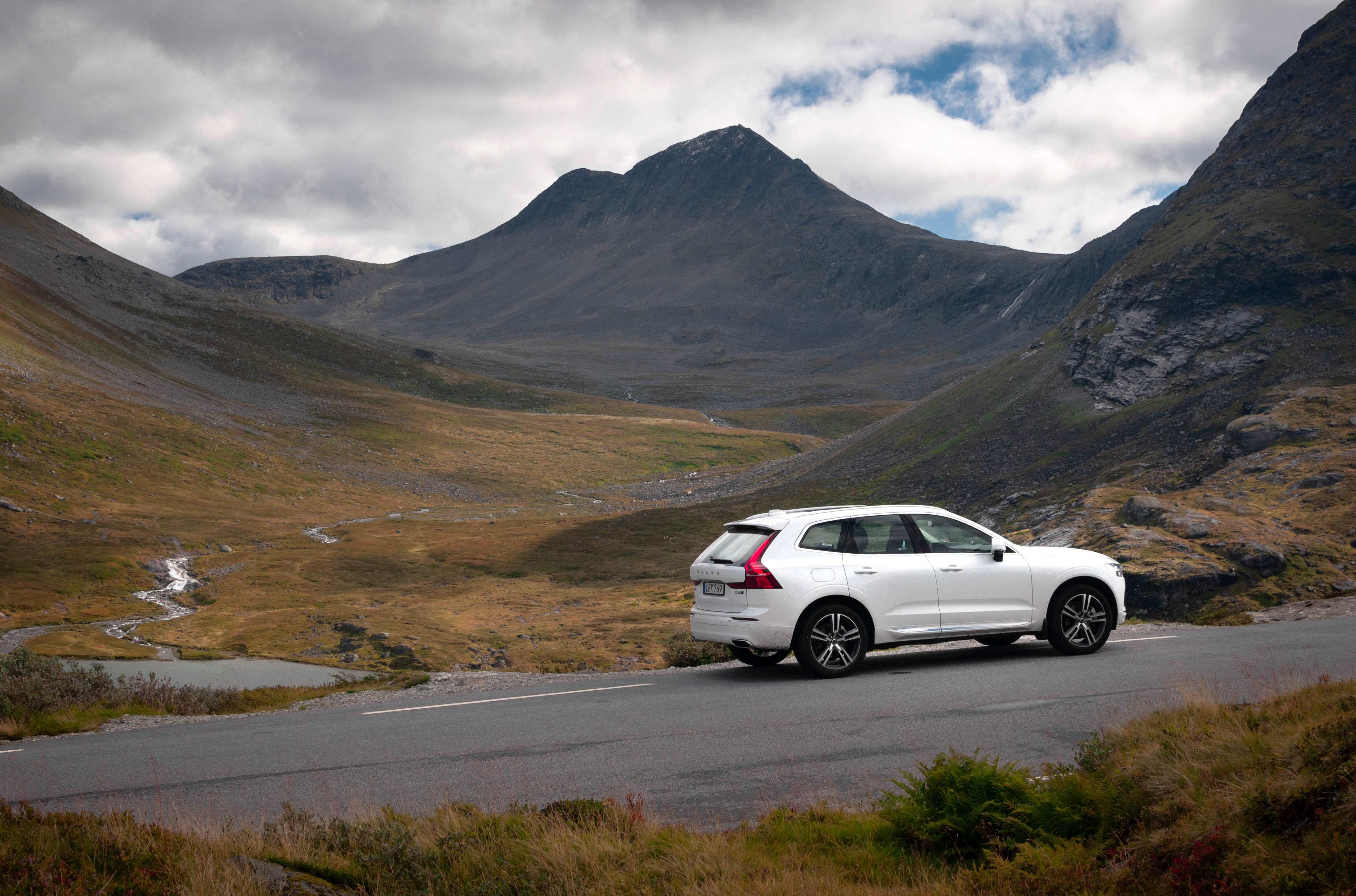 White Volvo XC60 in Norway